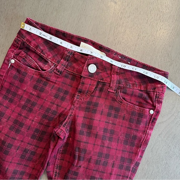 ALMOST FAMOUS Premium Red Plaid Distressed Skinny Jeans Size 1 - Picture 11 of 13